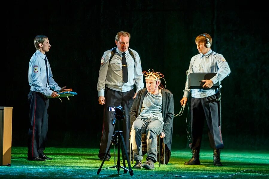 Ведущие шоу приют комедианта. Человек из подольска спектакль отзывы. Человек из подольска пьеса. Театральная постановка. Человек из подольска спектакль отзывы.