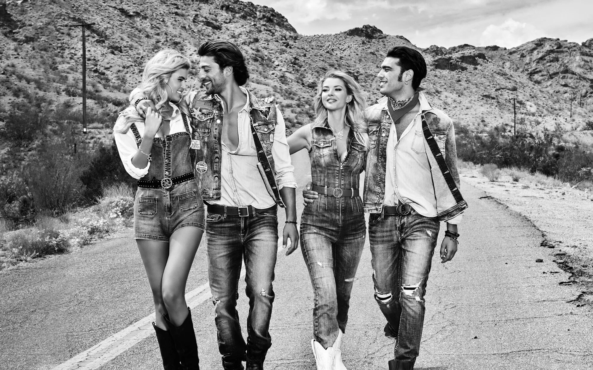 Как переводится guess. Братья марчиано guess. guess реклама. guess основатели. guess 1980.