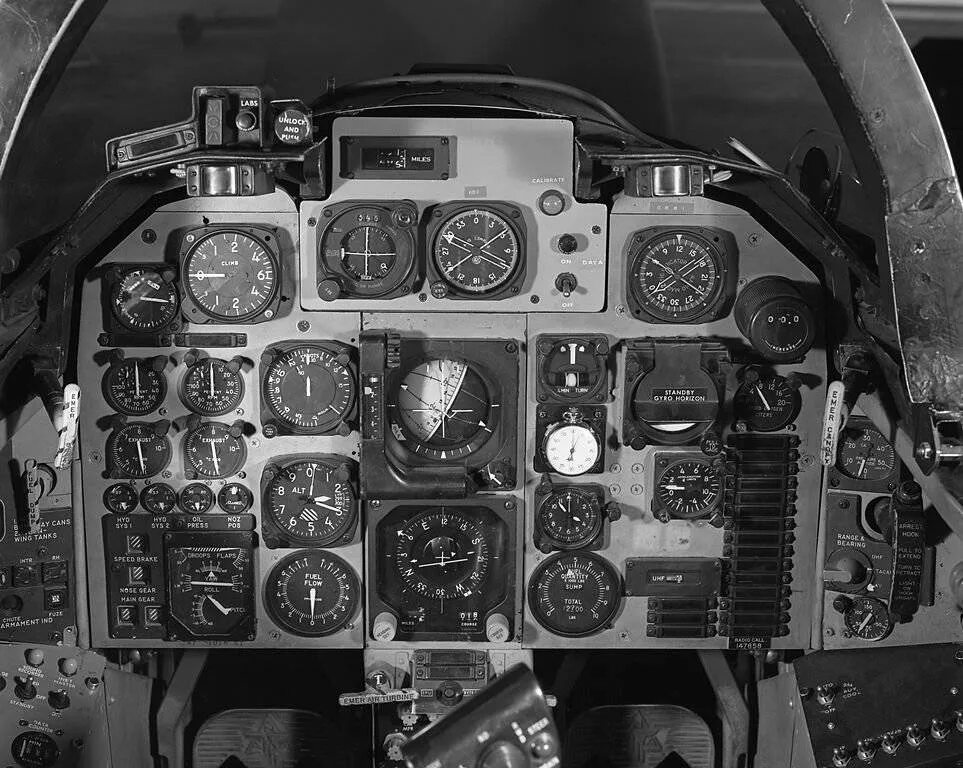 Кабина панельный. Ra-5c Vigilante кабина. A-5 Vigilante. Ra-5c Cockpit. North American a-5 Vigilante Cockpit.