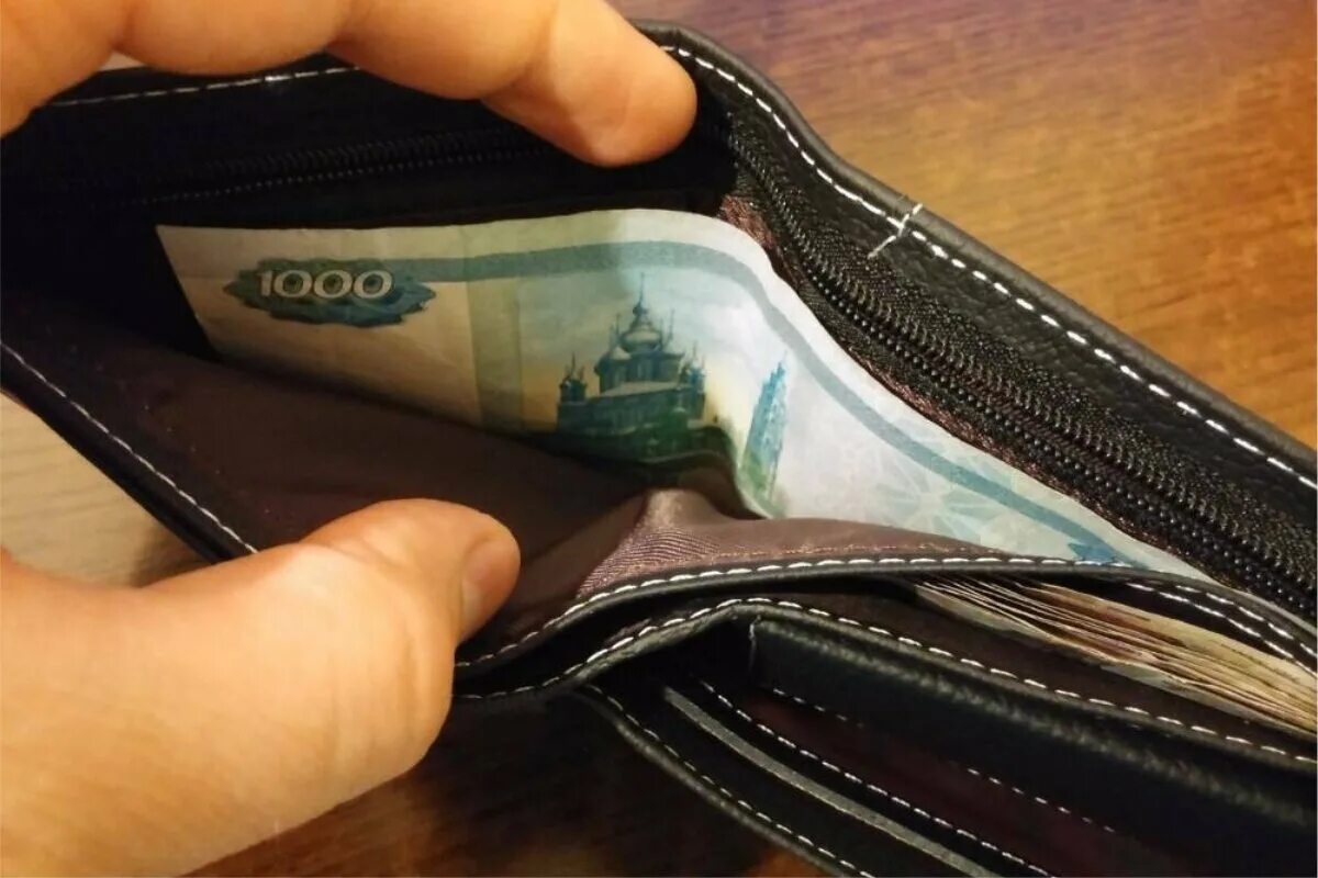 кошелек с деньгами. потерялся портмоне. кошелек с деньгами. кошелек с деньгами. кошелек вернуть деньги.