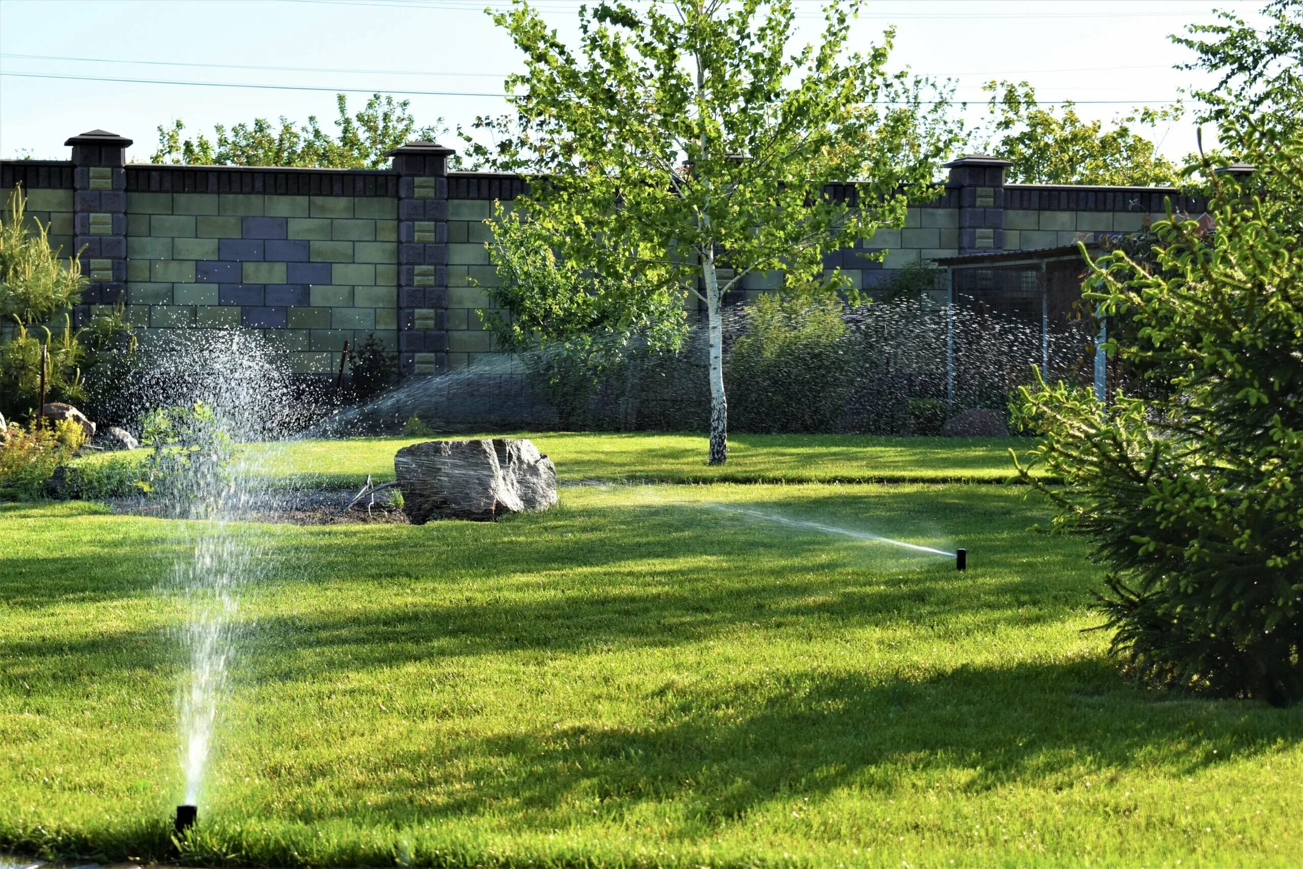 Автополив уфа. Система автополива на даче. система автоматического полива дождевание. автополив газона. система автоматического полива газона.