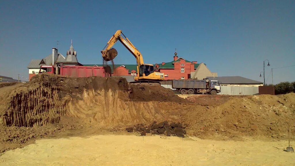 Глина доставка. Песок в мешках 30 кг. Глина камаз. Глина воронеж. Перевозка глины.