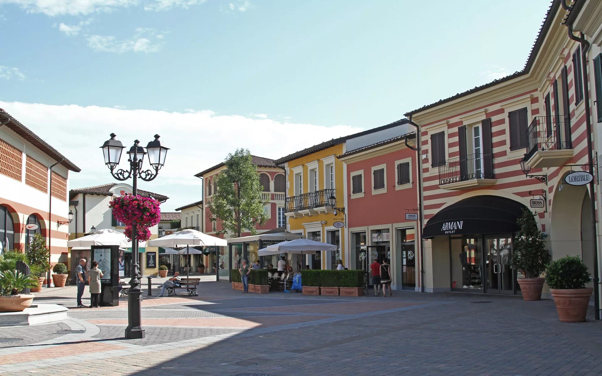 Аутлет под. Аутлет италия serravalle. серравалле скривия. аутлет серравалле в сан марино. шоппинг в италии аутлет serravalle.