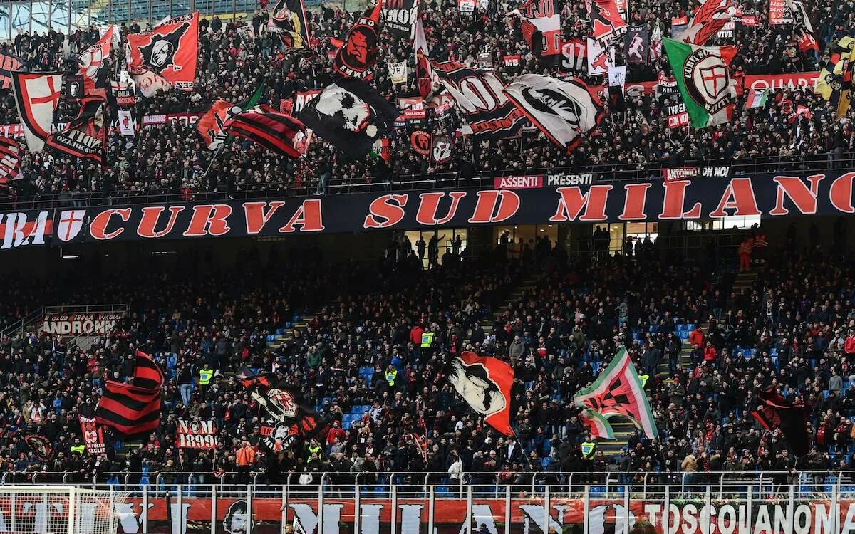 Curva перевод. AC Milan curva Sud. AC Milan Ultras.