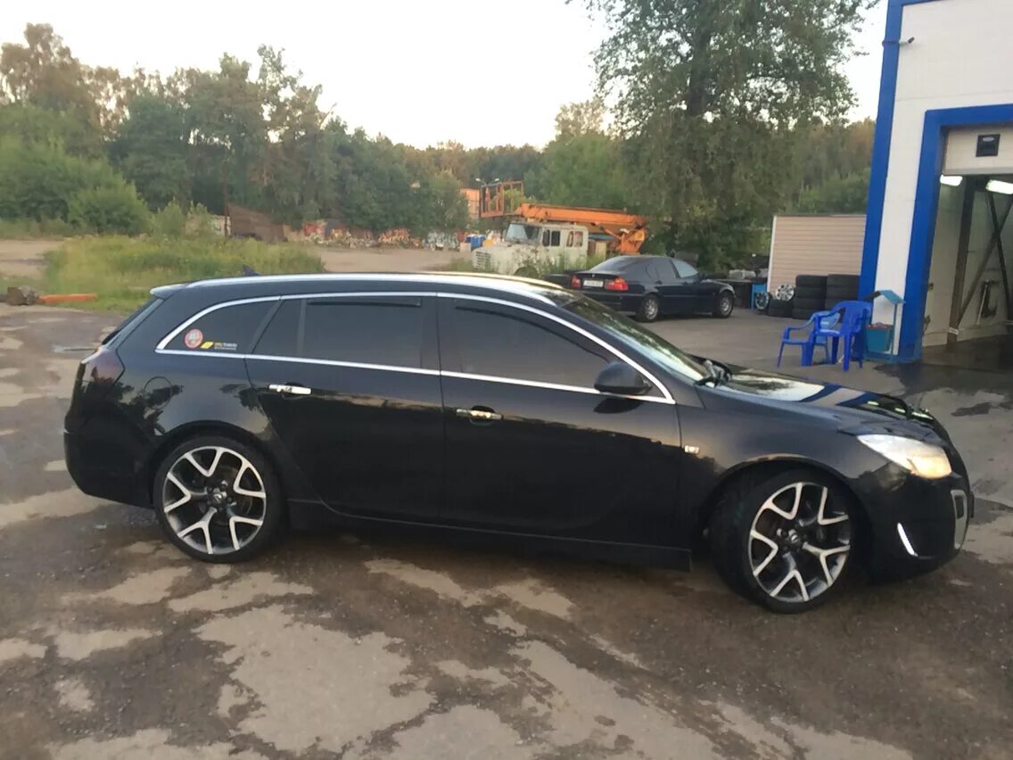 Опель Инсигния универсал r20. Опель Инсигния универсал черный. Opel Insignia 2012 OPC. Опель Инсигния универсал 2010.