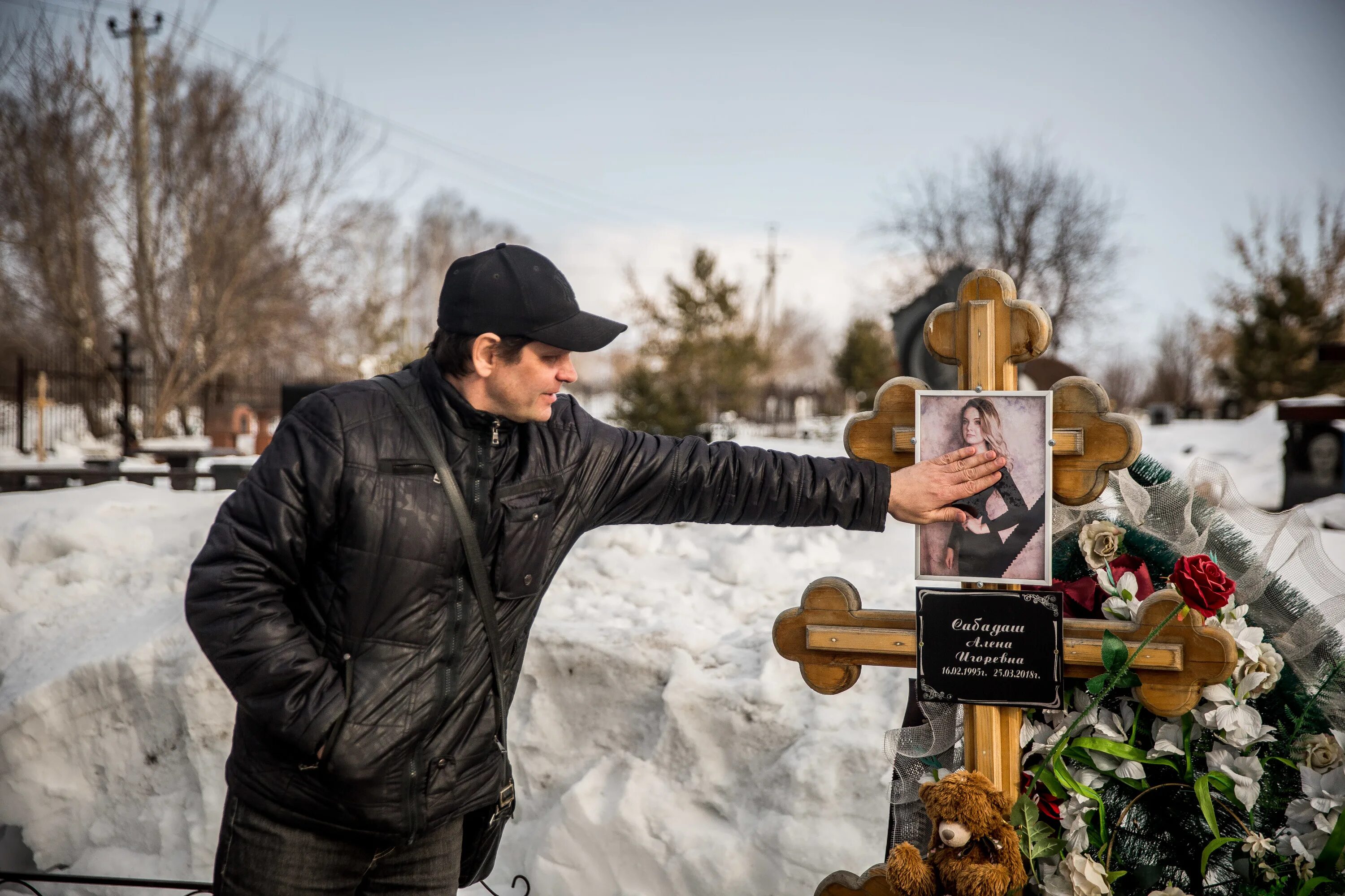 Сколько погибло кемерово. Могилы детей погибших в зимней вишне. Зимняя вишня Кемерово могилы. Могилы погибших в зимней вишне сейчас.