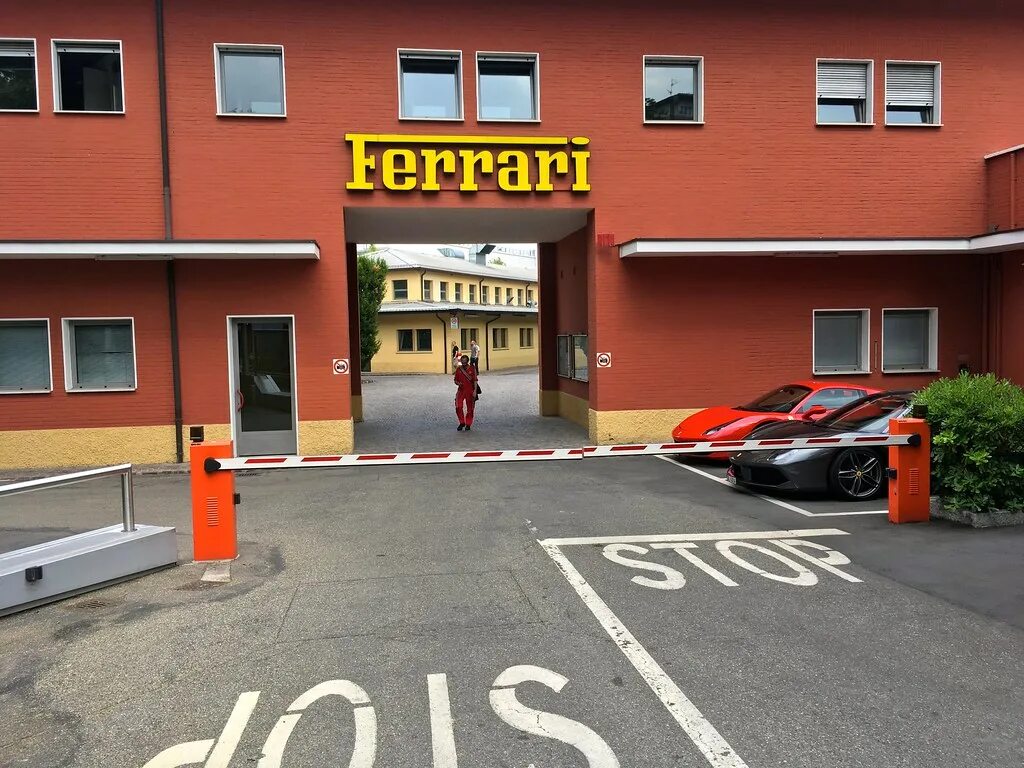 Маранелло. Завод ferrari в маранелло. Маранелло город фото. Маранелло. Maranello город.