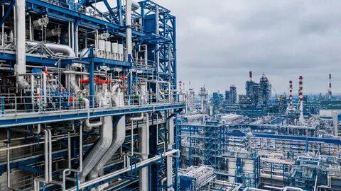 завод по переработке нефти