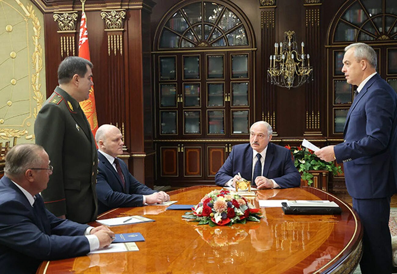 Кадровые назначения президента сегодня беларусь. Лукашенко Совбез. Лукашенко госсекретарь Совбеза Беларуси. Лукашенко КГБ.