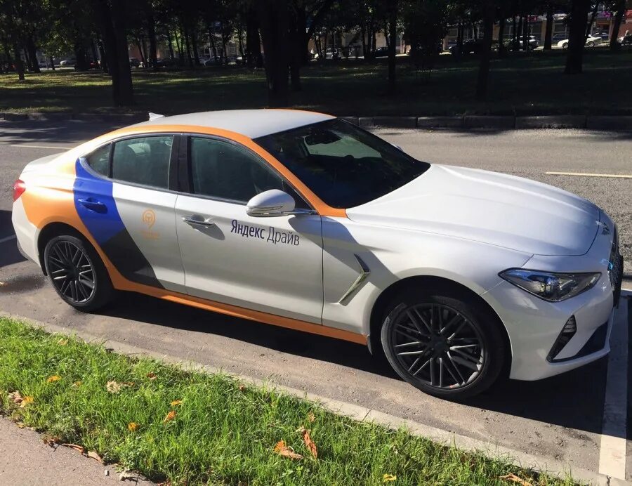 Взять машину в драйве. Genesis g70 каршеринг. Hyundai Genesis g70 каршеринг. Genesis g70 Делимобиль. G30 BMW каршеринг.