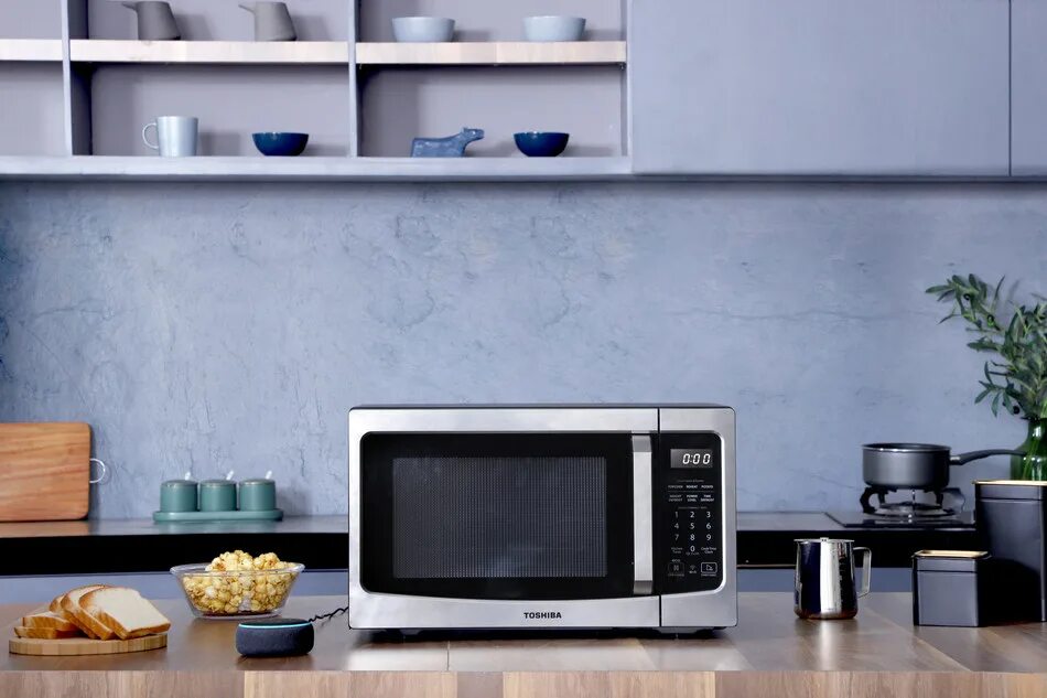 Микроволновку для дома купить. Микроволновая печь Microwave Oven. Microwave Oven Interior LG. Микроволновка Тошиба. Микроволновая печь Barazza 1moa.