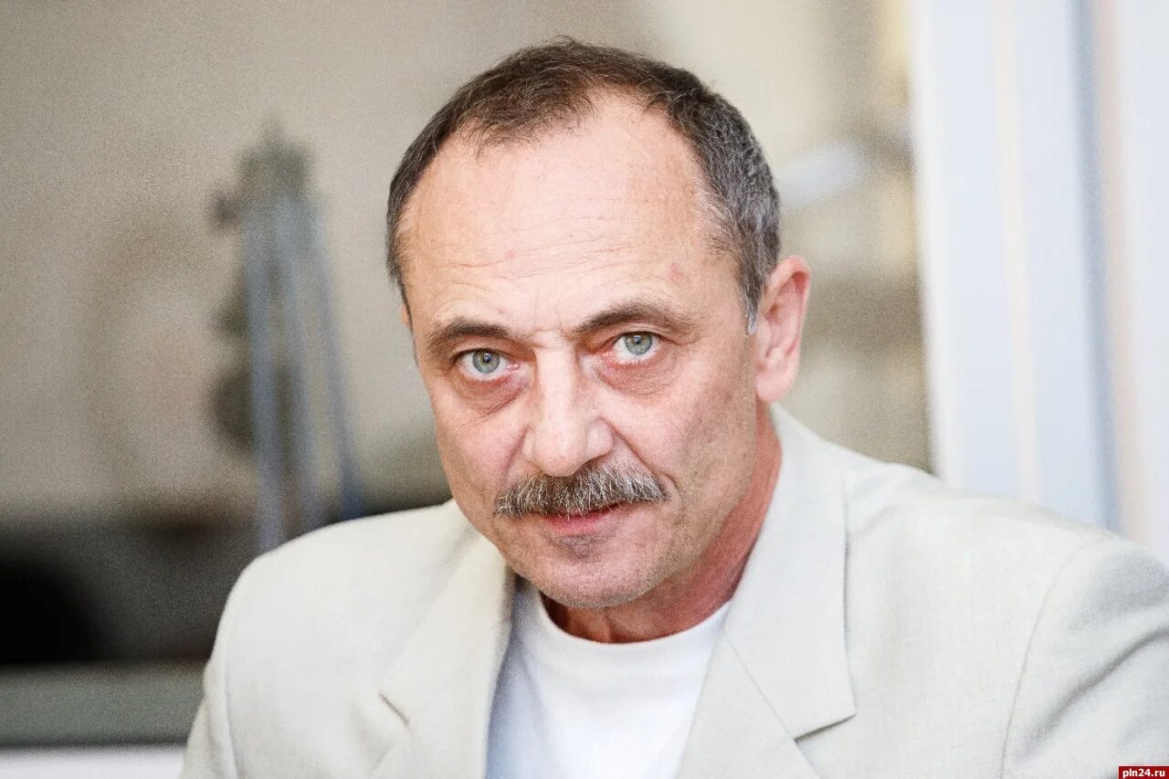 Полимер генеральный директор. Титан полимер псков. Петрушко титан. Генеральный директор метаклэй карачев. Полимер генеральный директор.