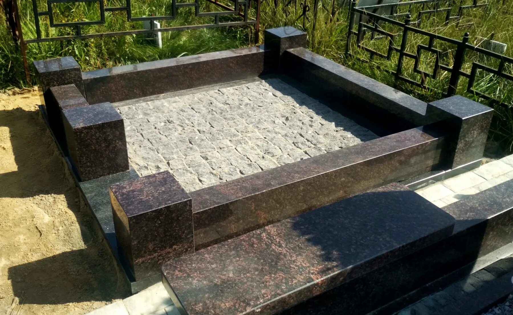 Декоративная мраморная крошка на могилу (белая) - купить по цене руб в Брянске