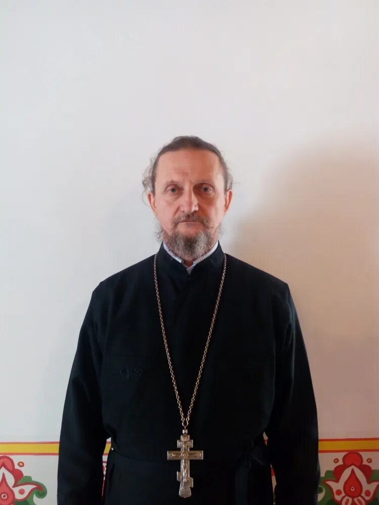 католический священник и монах. сэм и дин в костюмах священников. священник 12. патриарх кирилл великий четверг. великий четверг храм христа спасителя чин омовения.