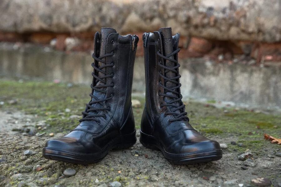 ботинки с белыми шнурками. берцы доктор мартинс скинхеды. гриндерсы с белыми шнурками. берцы скинхэд. ботинки dr.