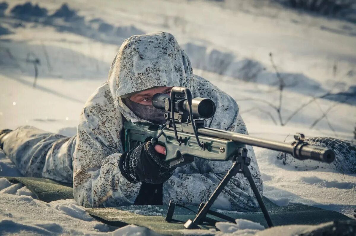 Снайпер вс рф. Снайпер в зимнем камуфляже с СВД. Снайпер зимой. Спецназ снайпер. Русский спецназ снайпер.