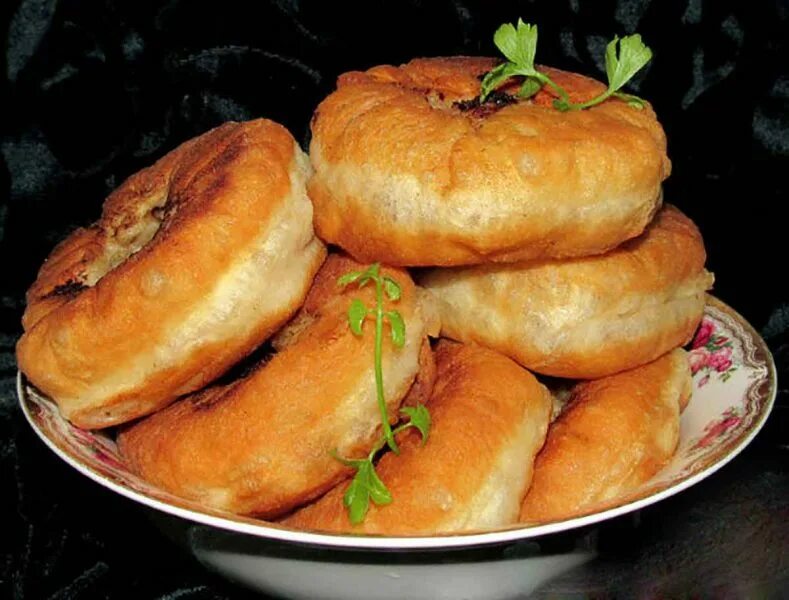 Тесто на беляши с мясом на дрожжах. Перемячи татарские. бельмяши. беляш. беляши домашние.