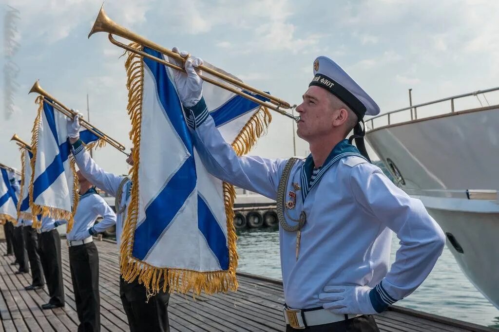 Моряк военно морского флота. День ВМФ (день военно-морского флота). Военный моряк. С праздником моряка.