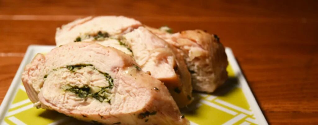 рулетики из филе бедра индейки. рулет из филе бедра индейки. рулетики с филе индейки. рулет из индейки с грибами. ветчина из индейки.