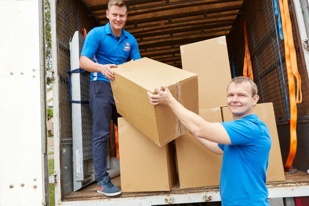 Грузчики в подольске standart-express. Крепкие грузчики. Грузчики кострома. Грузчики на час 88007707459. Работа грузчик.