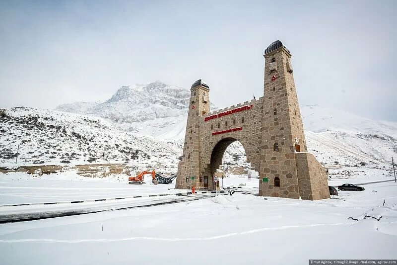 Ворота северного кавказа. Аланские ворота Магас. Аланские ворота в Ингушетии. Ингушетия Джейрах зима. Магас горы Ингушетия.