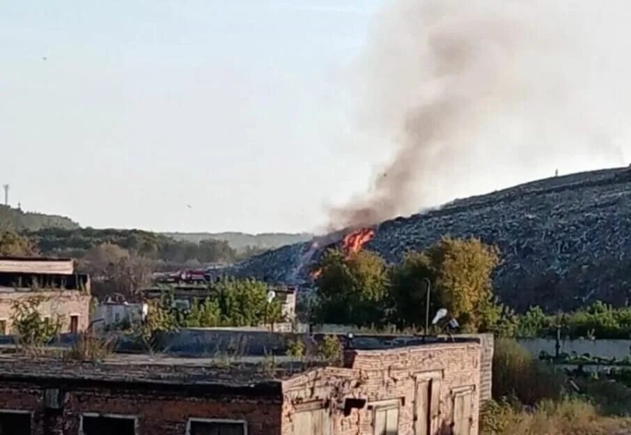 Пожар на хилокской новосибирск сегодня. Полигон тбо. Пожар на мусорном полигоне в новосибирске. Хилокский полигон. Левобережный полигон тбо новосибирск.