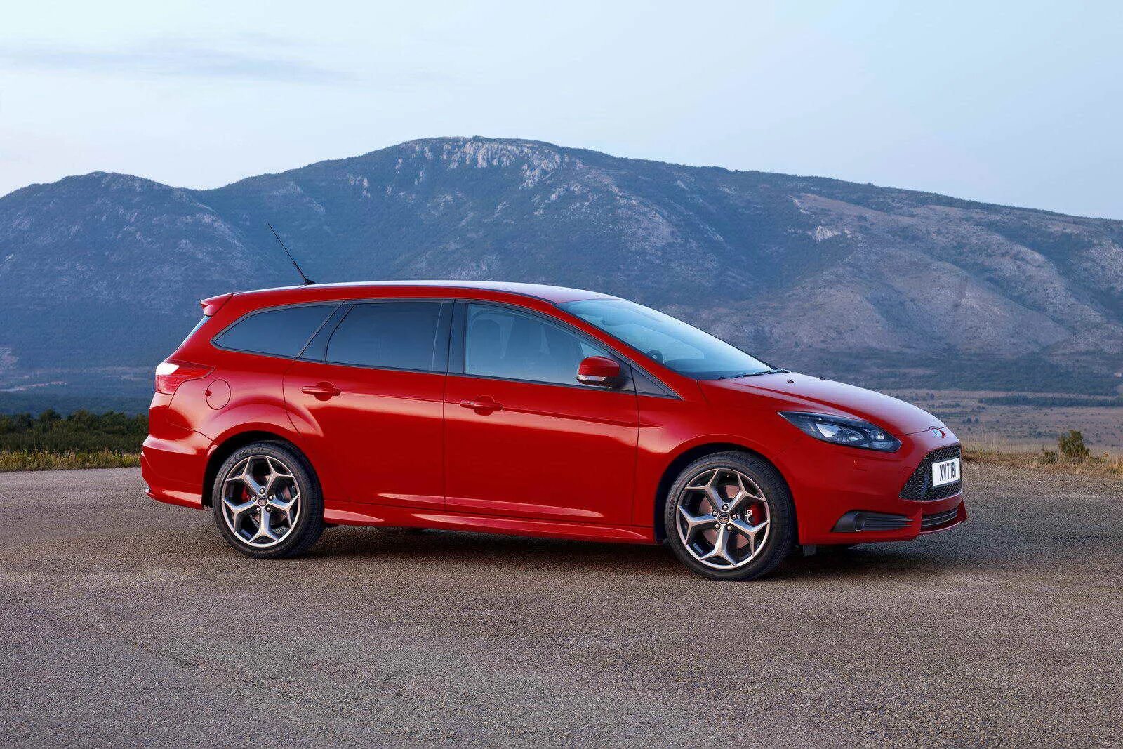 Форд фокус 3 универсал 2013. Ford focus st универсал.