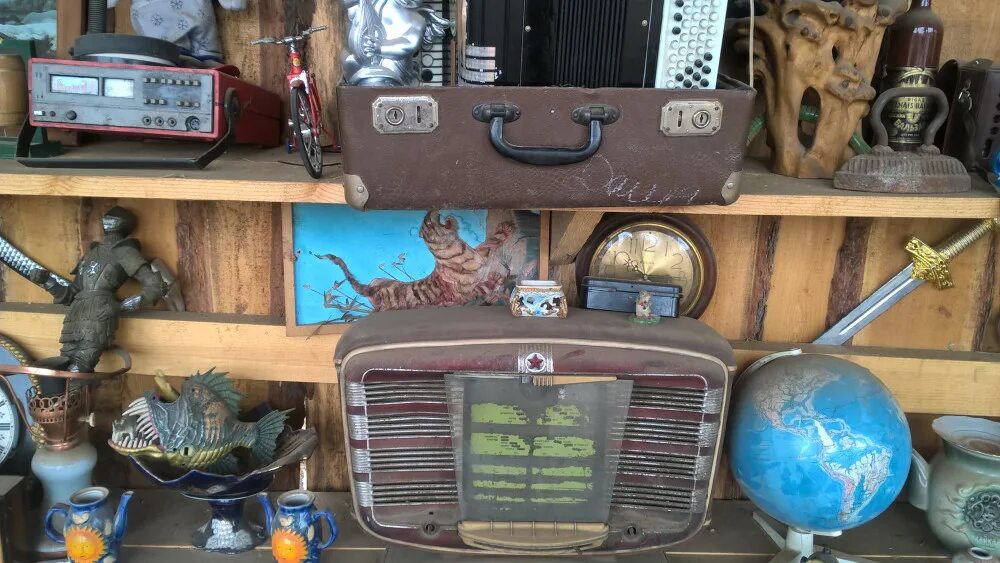 Музей на свалке адрес. Полигон тбо иркутск александровский тракт. Иркутск музей на свалке александровский тракт. Музей тбо в иркутске. Музей мусора в иркутске.