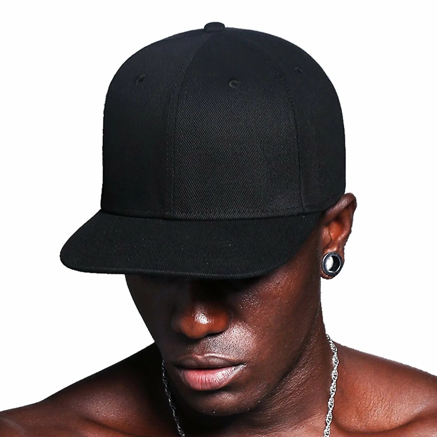 Черная кепка песня. Кепка Simms CX Flat Brim cap. Кепка черная. Кепка черная мужская. Черная бейсболка на голове.