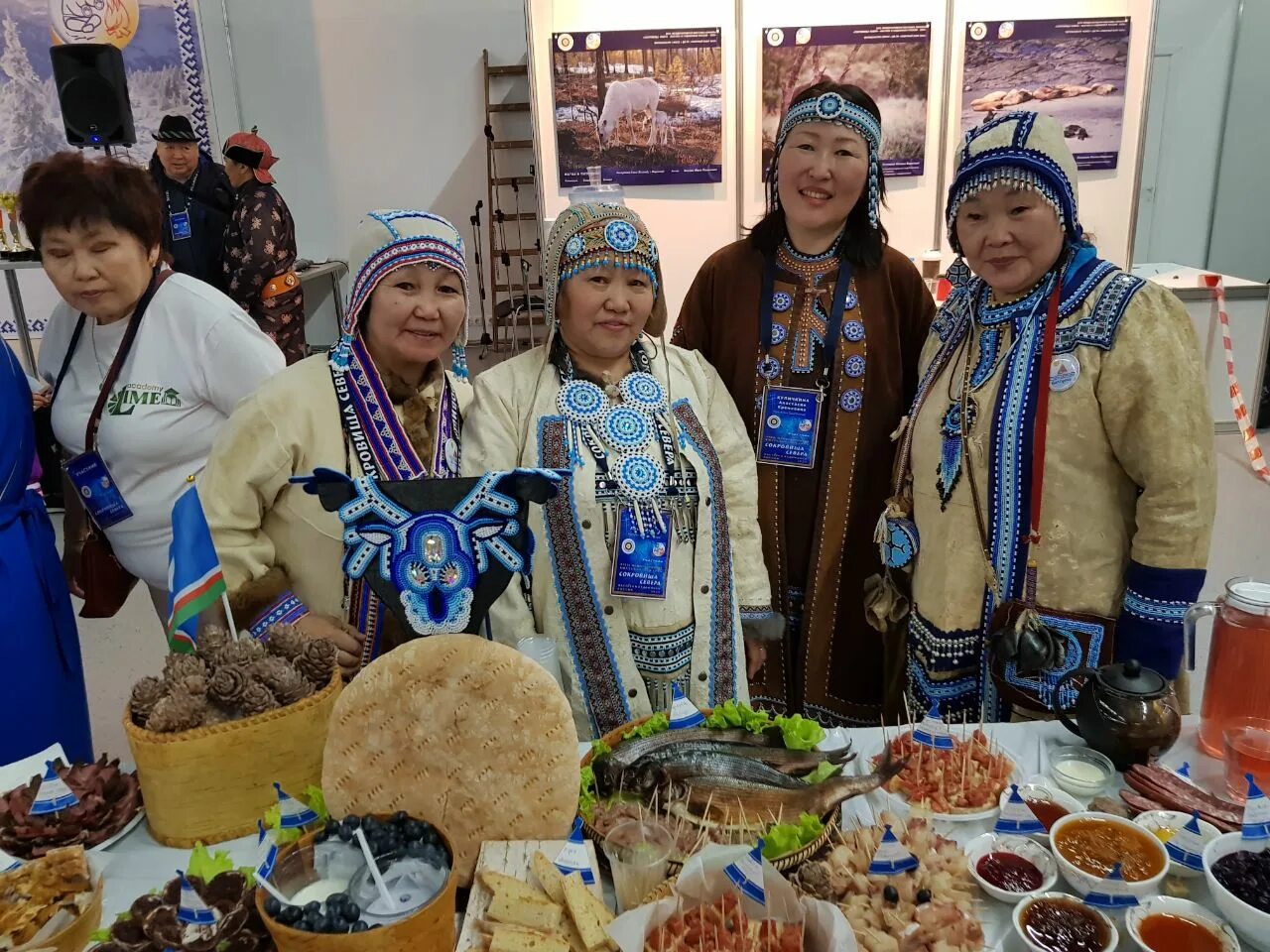 Национальный промысел якутии. Выставка мастера якутии. Владимир аммосов якутск. Известные люди вилюйского улуса. Мастер якутия.