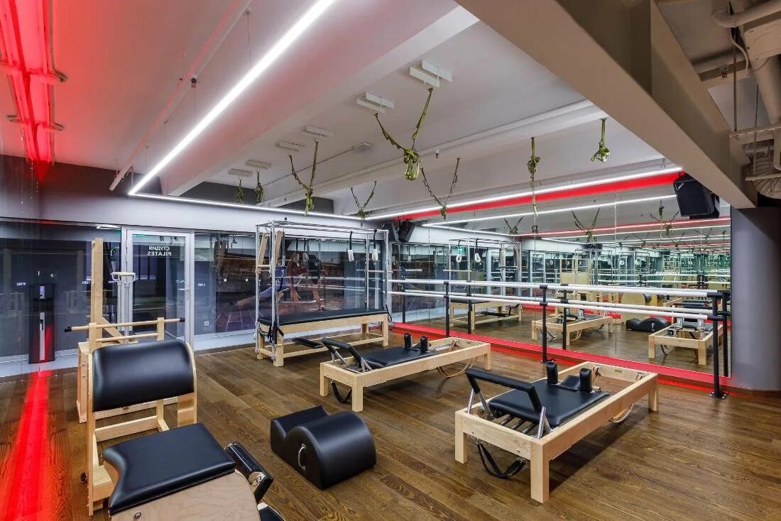 Фитнес в москве дорогой. Crocus fitness курская, москва. вегас спортзал крокус. крокус фитнес земляной вал. crocus fitness кунцево.