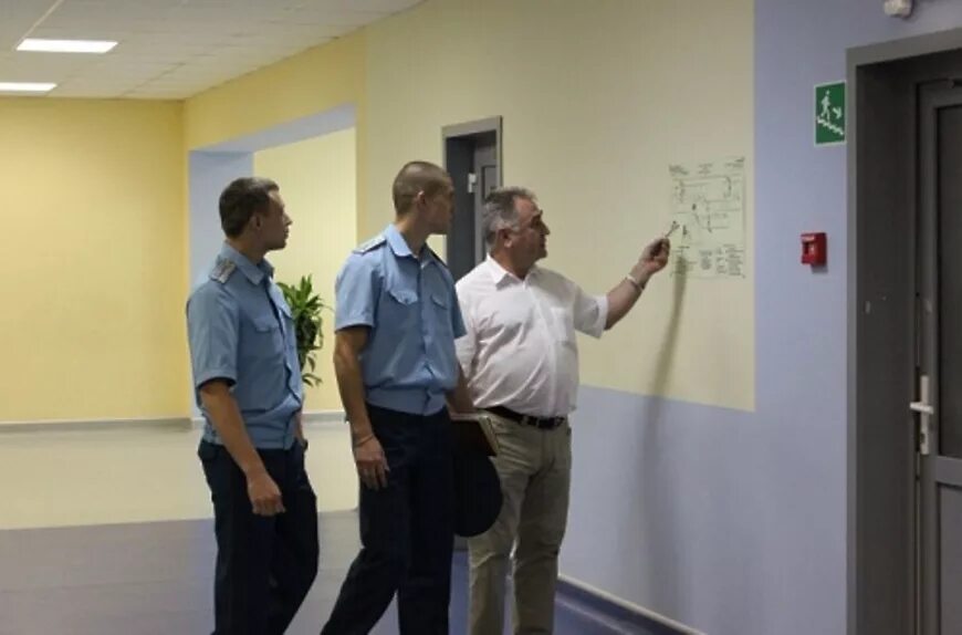 Проверки школ москва. Приемка образовательных организаций к новому учебному году. Инспектор пожарной безопасности. Комплексная проверка школы. Проверка пожарной безопасности.