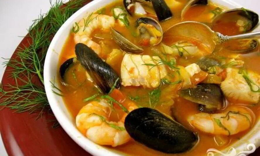 Суп буйабес. Буйабес бульон. Уха с морепродуктами. Итальянский суп с морепродуктами.