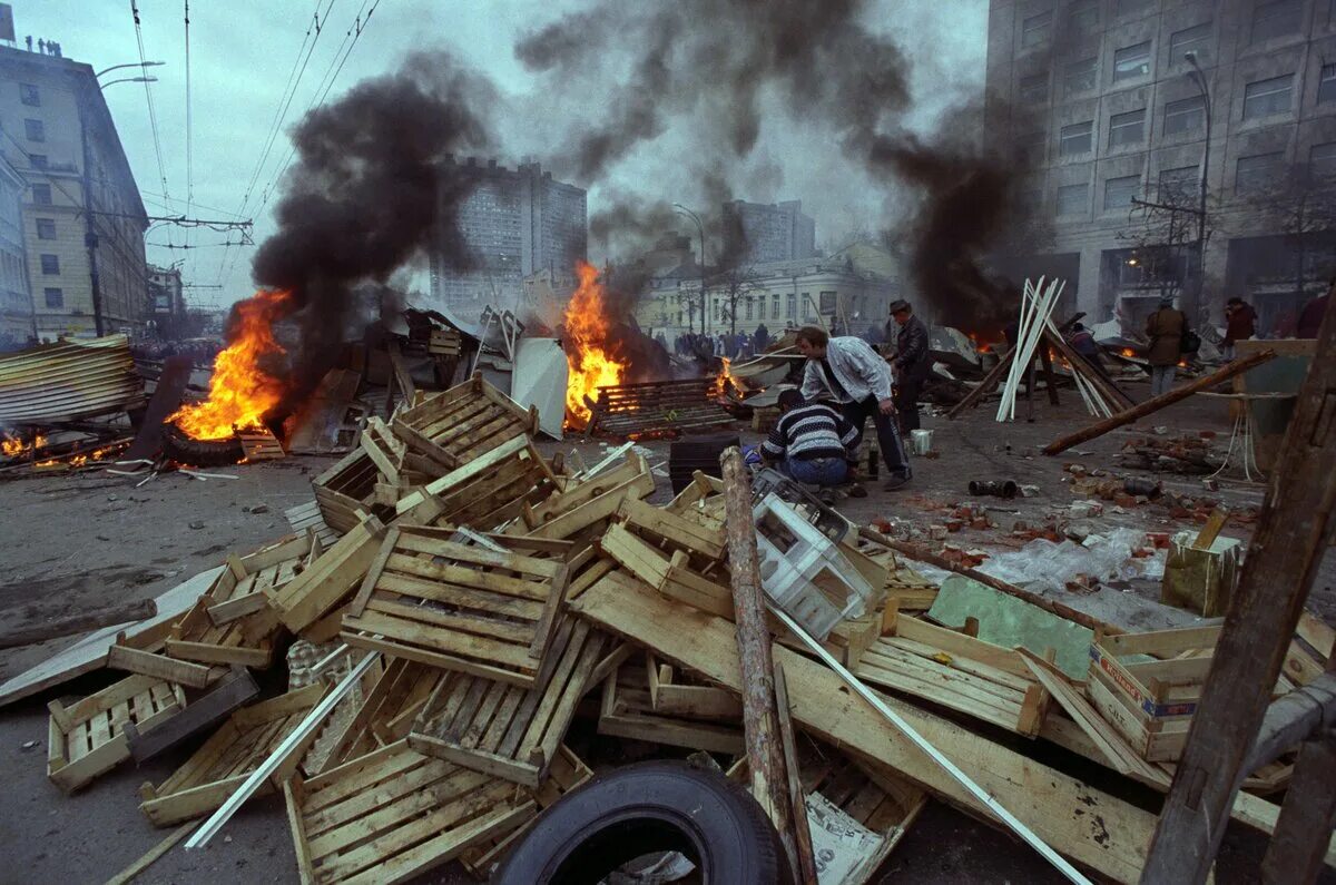 Баррикады в Москве 1993. Октябрьский путч 1993 года. Бунт в Москве 1993. Ельцинский путч 1993.