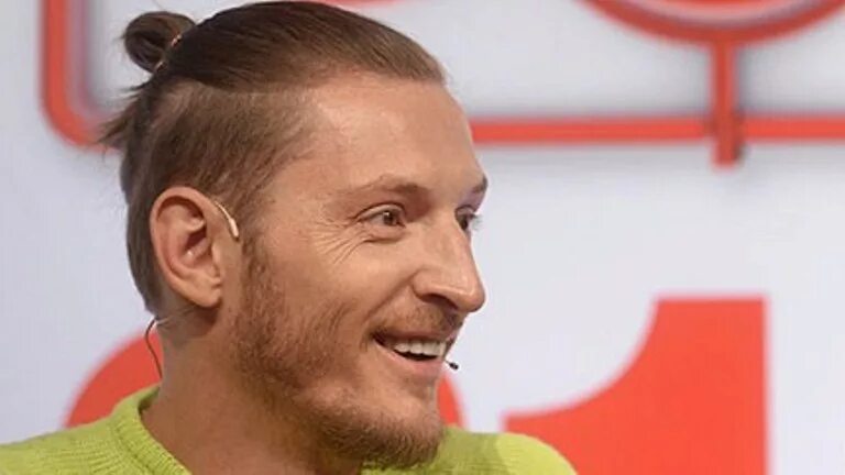Павел воля камеди клаб 2017. Камеди клаб сочи павел воля. Паша воля с хвостиком. Паша воля стендап. Камеди клаб сочи павел воля.