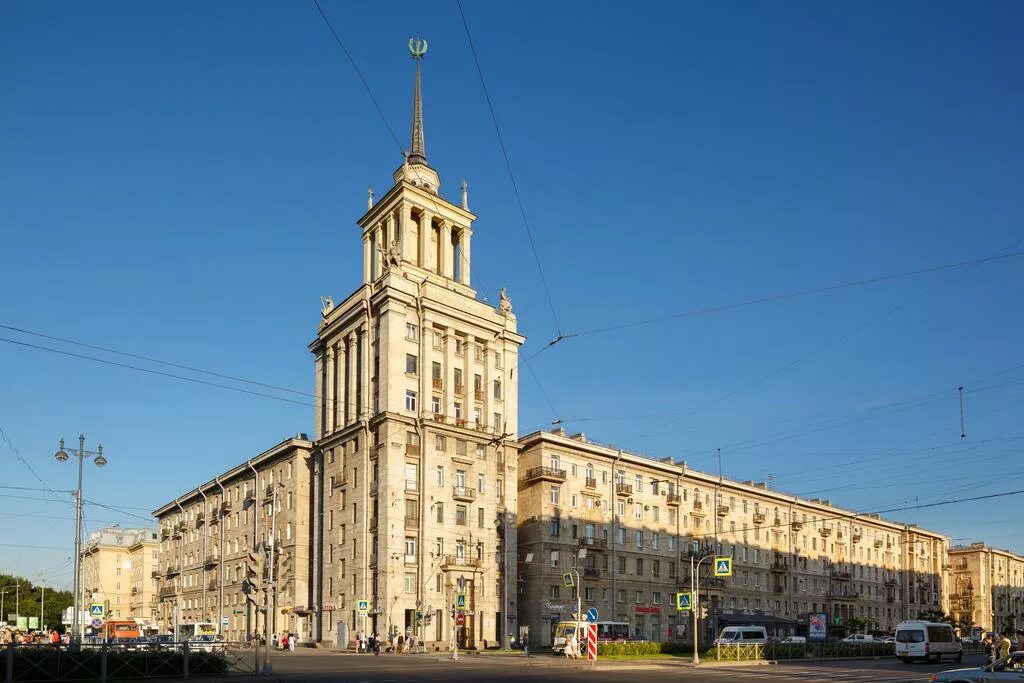 Дом со шпилем санкт-петербург московский проспект 190. Дом со шпилем на московском проспекте. Московский проспект 190 дом со шпилем. Московский проспект у парка победы вид сверху. Дома на московском проспекте спб.