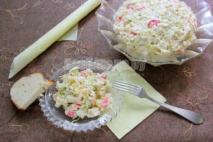 Салат белые ночи с ананасом. Салат из сельдерея стеблевого с ананасом. Салат белая ночь. Салат "белая ночь". Салат белая ночь фото.