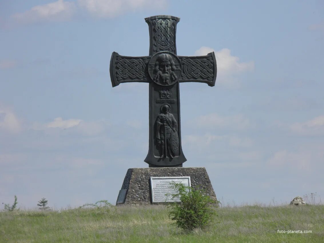 Погода в черемисиново на 14 дней. Поклонный крест Черемисиново Курская область. Курская битва поклонный крест Черемисиново. Крест Черемисиново поклонный Курская. Крест в Черемисиново Курской области.