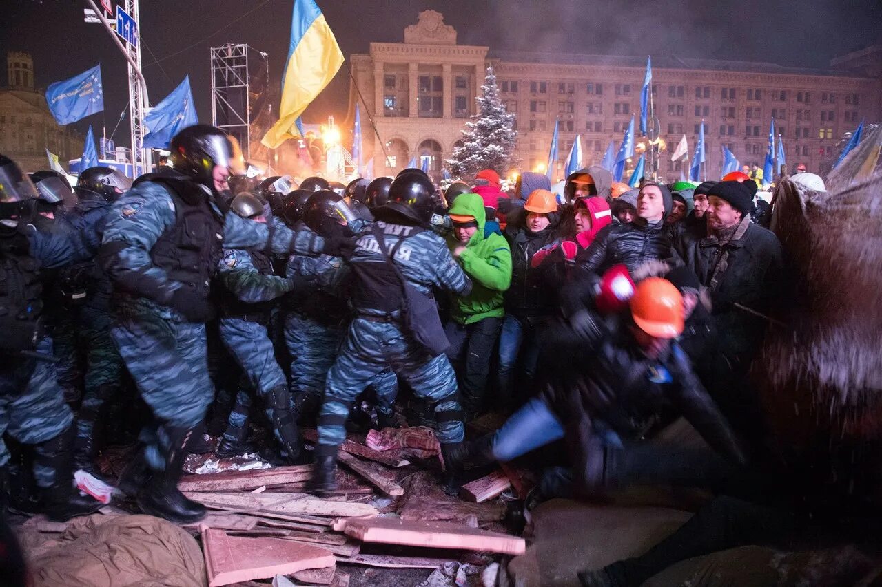 Евромайдан на Украине в 2014 Беркут.