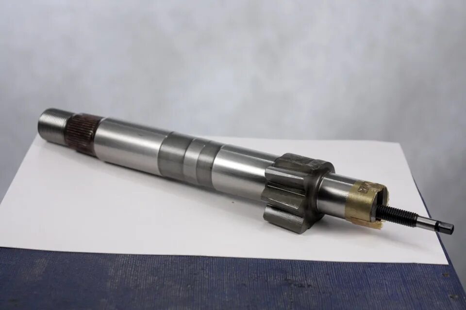 Вал рулевого редуктора toyota land cruiser 80. Подшипник рулевого вала газ 21. Паджеро 2 подшипник вала редуктора рулевого. Ремкомплект рулевого редуктора ваз 2107. Вал рулевого редуктора тлк 80.