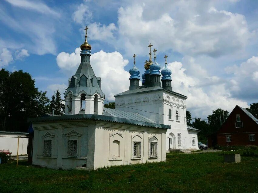 В путятино рязанской области на неделю. Церковь в Путятино Рязанская область. Покровский храм село Путятино. Село Путятино Рязанская область Путятинский район. Усадьба Путятино Рязанская область.