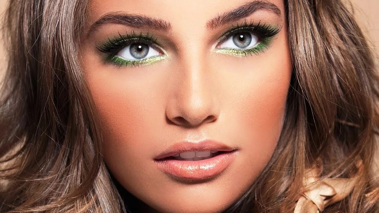 Красивый макияж для зеленых глаз. Макияж для русых. Цвет для зеленоглазых. Макияж для зелёных глаз и каштановых волос.