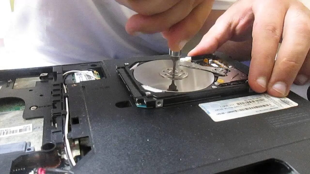 Сильно греется диск. Починить жесткий диск. Ремонтируется жёсткий диск. Жесткий диск бракованный. Сломанный HDD.