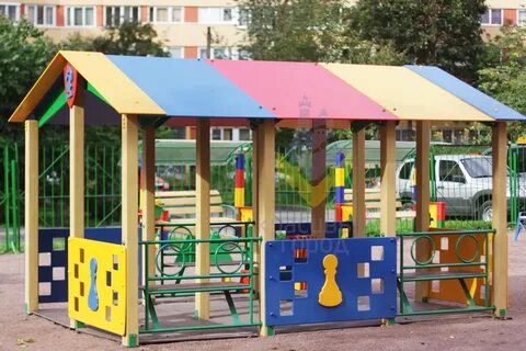 Фанерой двор