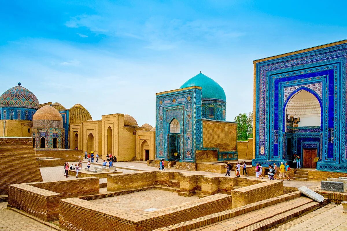 Uzbekistan turizm достопримечательности. Регистан самарканд ночной. Мавзолей шахи зинда в самарканде верещагин. Самарканд город в узбекистане. Touring uzbekistan.