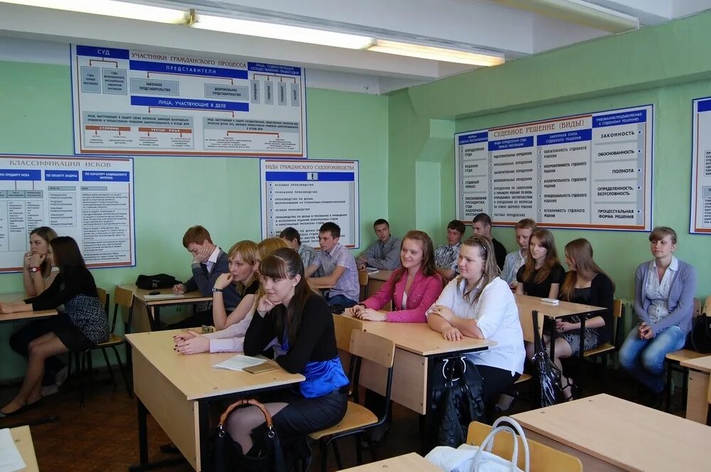 Юридические факультеты брянска. Юридический институт в брянске бгу. Юридический факультет бгу брянск. Бгу петровского брянск юридический факультет. Новозыбков.