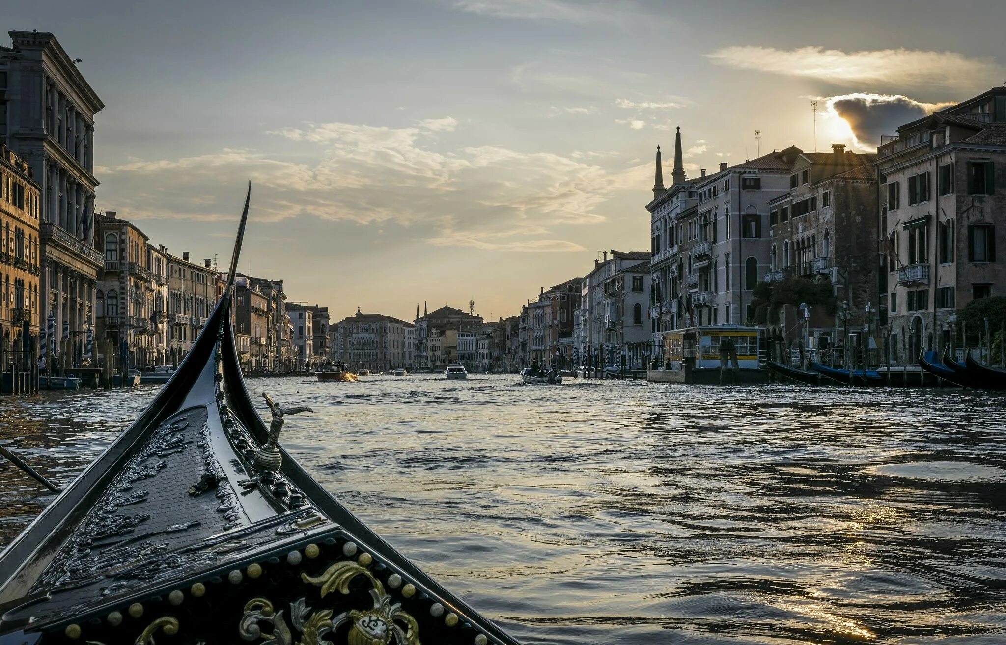 Венеция. Гондолы. Венеция (коммуна). Венеция гондольер. Венеция зимой Гранд канал. Итальянский сток