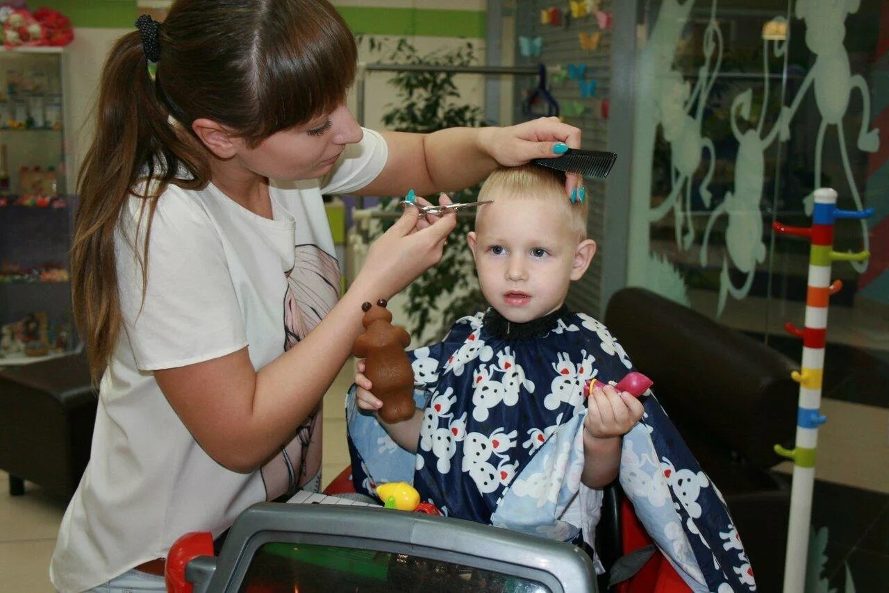 детская парикмахерская армавир. детские парикмахерские с машинками. стрижка воображуля. детская парикмахерская одинцово. детский парикмахер.