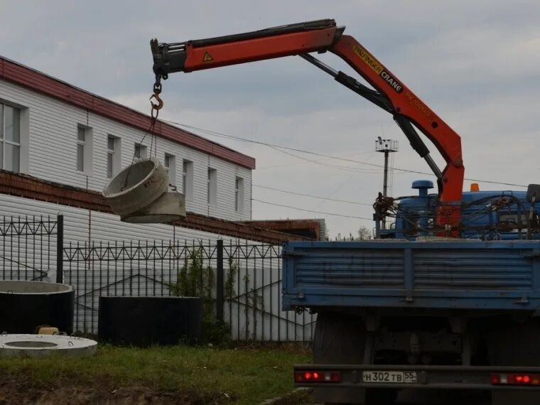 ОМСКВОДОКАНАЛ авария. Экскаватор ОМСКВОДОКАНАЛ. Экскаваторы ОМСКВОДОКАНАЛА. ОМСКВОДОКАНАЛ новая техника. Омск отключение света