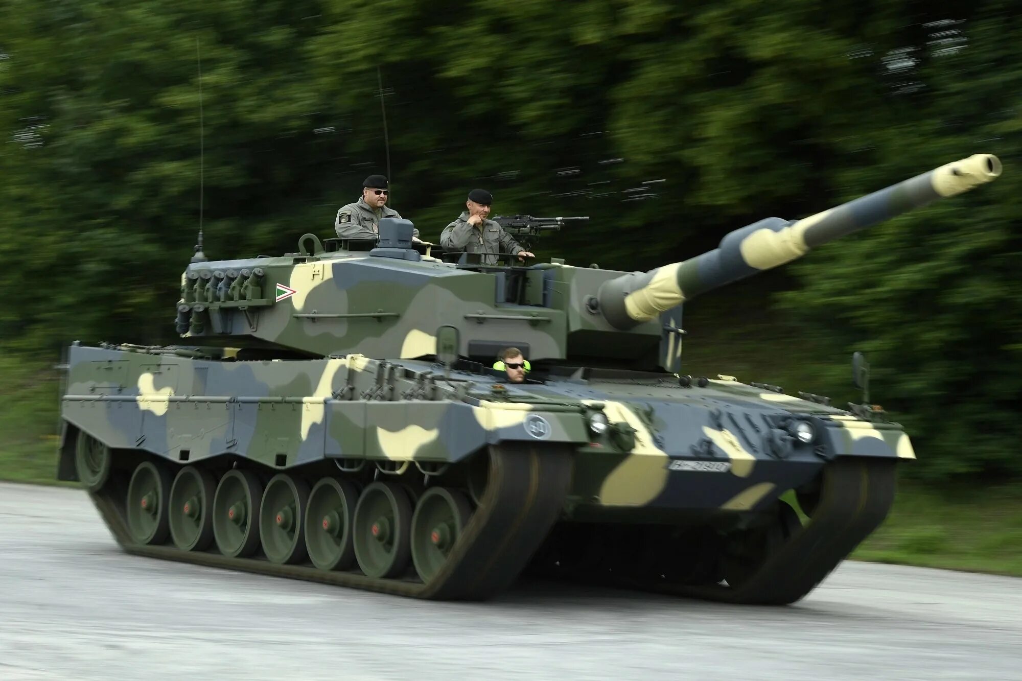 Леопард 2 mbt revolution. Leopard 2a4 танк. Leopard 2 mbt revolution. Последний немецкий танк. Mbt leopard 2a4 revolution.